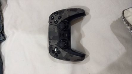 TRADING PS5 DUAL SENSE CONTROLLER GRAY CAMO for 2 PS4 controllers