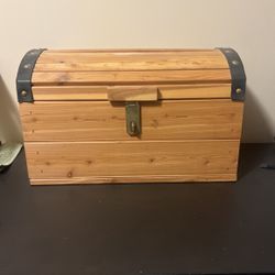 Cedar Storage Box With Round Top 