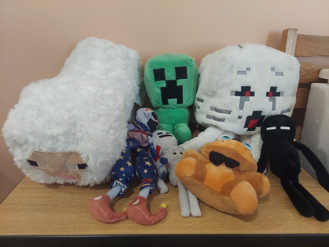 Minecraft And FNAF Plushie Lot