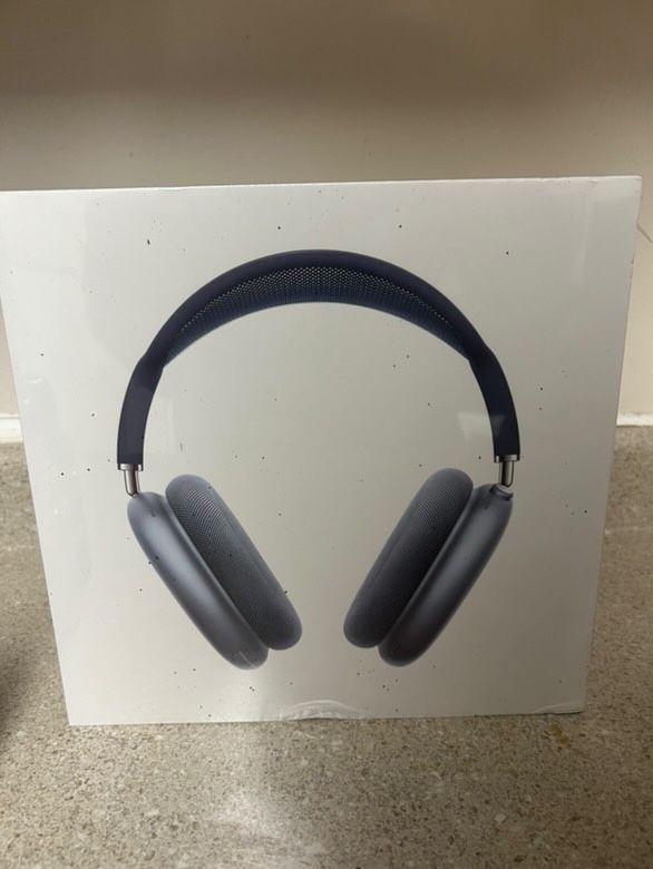 AirPod Pro Maxes Available In 3 Different Colors 🔴🔵⚫️