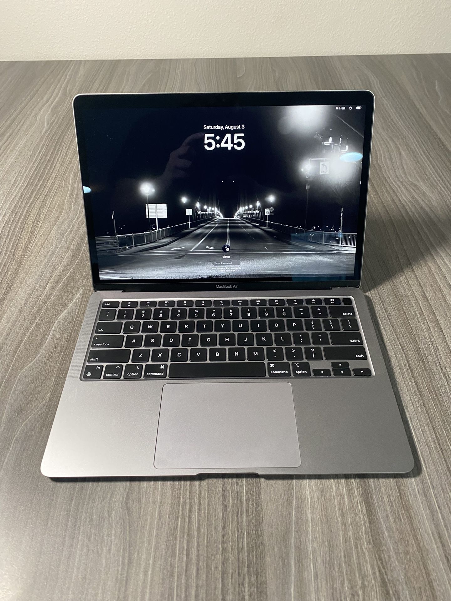 Like New M1 Macbook Air 8 GB Ram 512 GB SSD + Dual Monitor adapter with charging