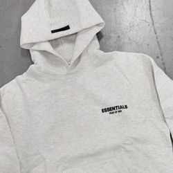 ESSENTIAL HOODIE