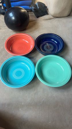 #lot 1 - 4 fiesta bowls.