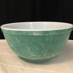 Vintage Pyrex Green Mixing Bowl 8.75” Wide & 4” Tall