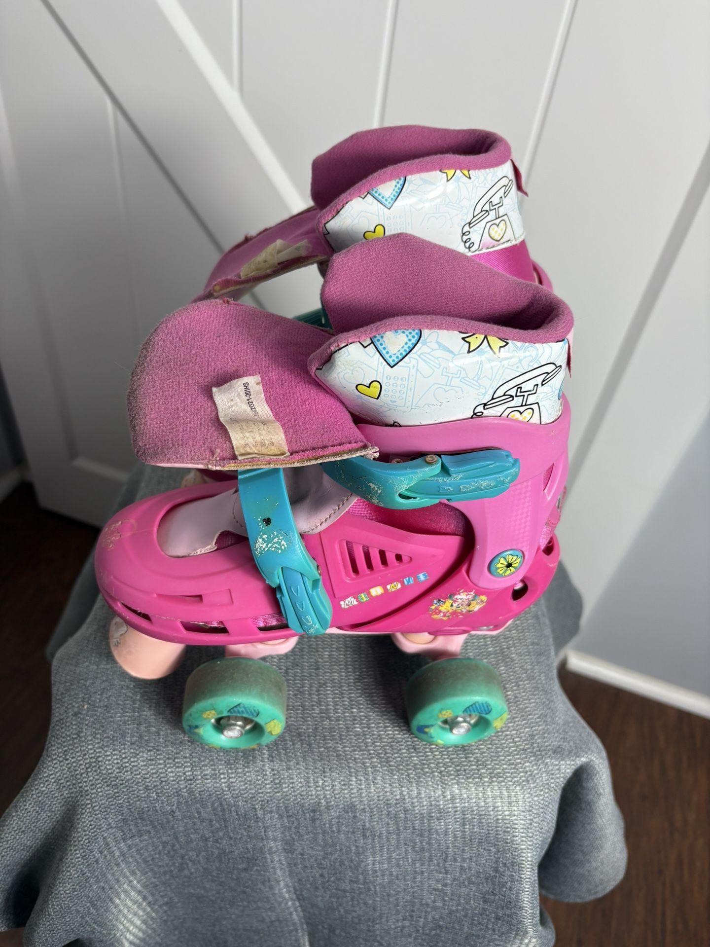 Disney Girls Mini Mouse Quad Roller Blades Pink Skates Ask .8-9