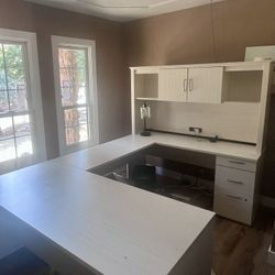 U-Shaped Office Desk With Hutch (Reversible)