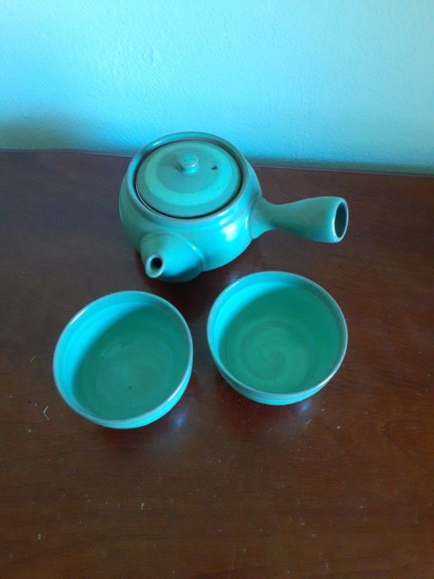 Kotobuki Green Teapot  With 2 Cups Vintage 