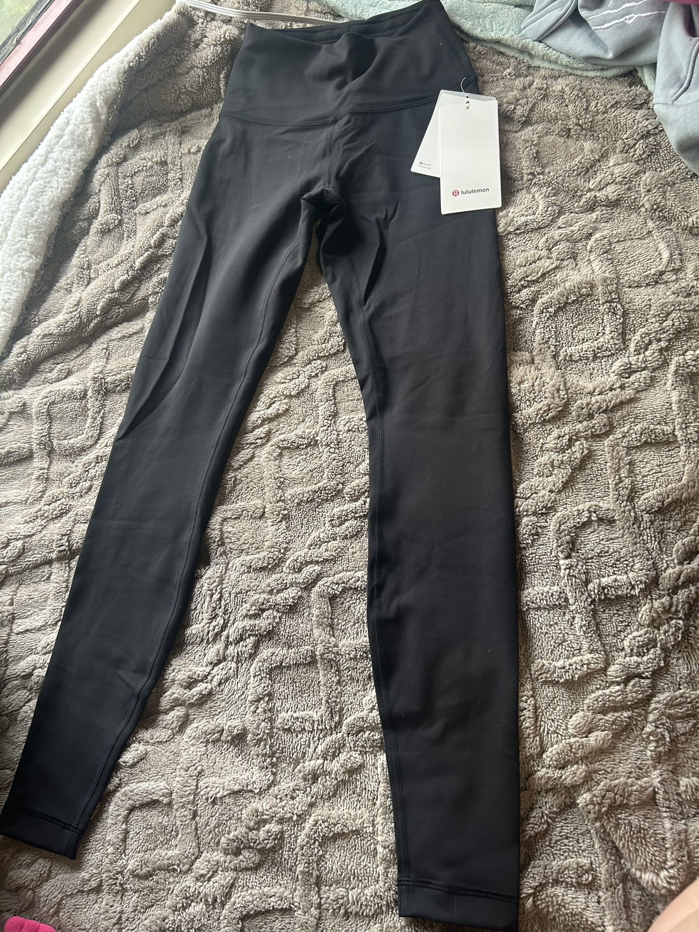 lululemon wunder train HR tight 28” *contour fit* size 4