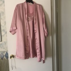Dentelle, M-L , Gown N Robe,  $9.99