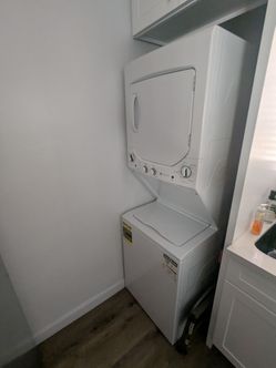 GE Laundry center 2.3cu gas dryer