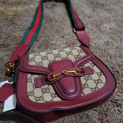 Small Purse $250 Pickup In Oakdale 