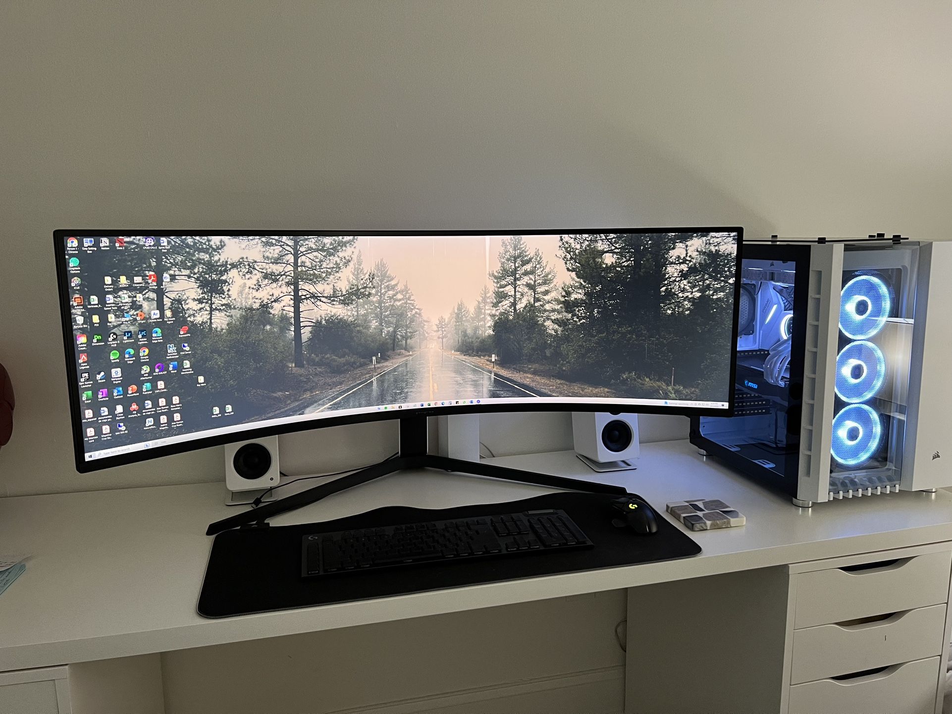 SAMSUNG 49-inch Odyssey G9 Gaming Monitor I QHD, 240hz, 1000R Curved, QLED, NVIDIA G-SYNC & FreeSync | LC49G95TSSNXZA Model