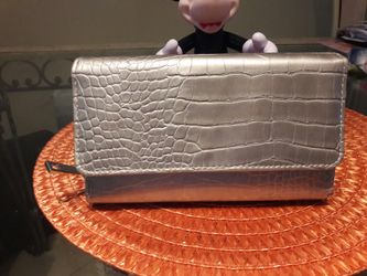 Multiple compartments wallet