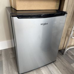 Whirlpool Mini Fridge 