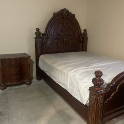 Queen Bed With (2) Nightstands 