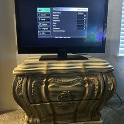 TV Enjoy your favorite shows and movies on this TV. Excellent picture and sound. Gently used. Price negotiable!