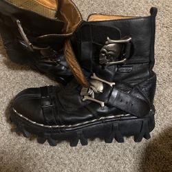 Leather Biker Boots With Skull Buckles