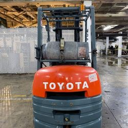 Perfect Condition Toyota forklift LOW HOURS 
7,000 lb 
HEAVY DUTY 