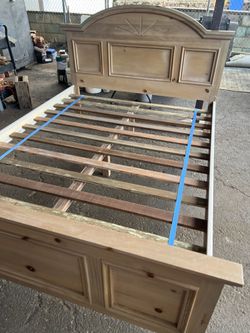 Cute Vintage Queen Size Platform Bed Frame 