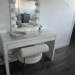 Vanity table/lights and chair together