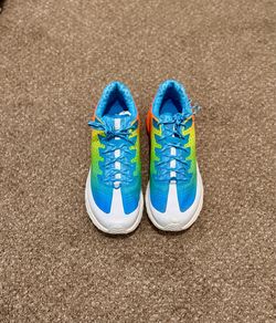 Men’s athletic shoes