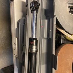 Husky #39102 Torque Wrench 25 to 250 Inch Pounds 3/8" Drive w/ Case