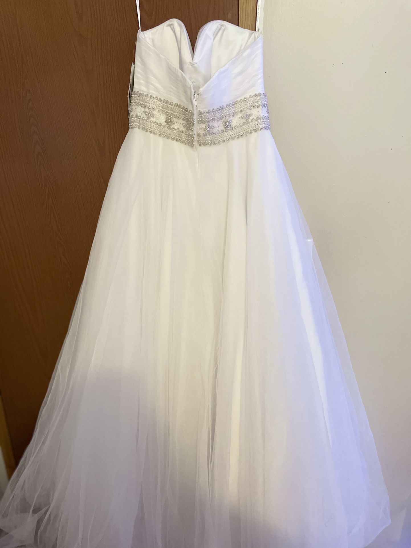 Size 6 Strapless Wedding Dress And Preservation Kit