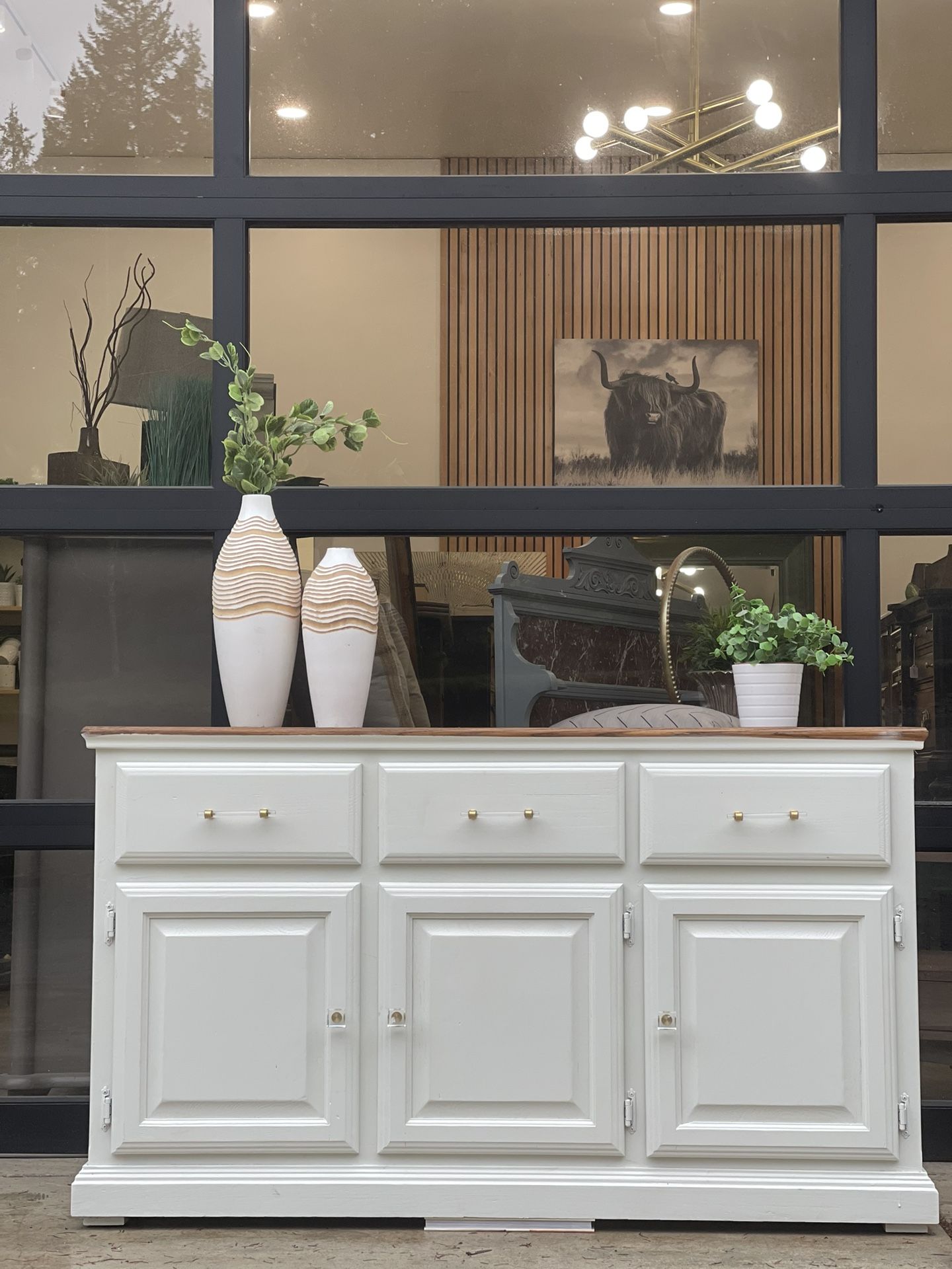 White And Gold Buffet, Credenza Or Sideboard 