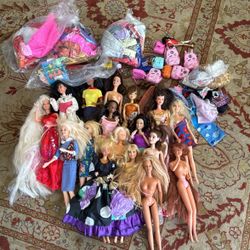 Lot of Barbie dolls plus clothes for Barbie and other dolls