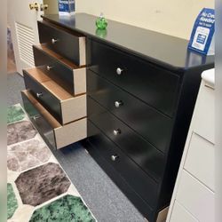 Dresser/Eight drawers dresser