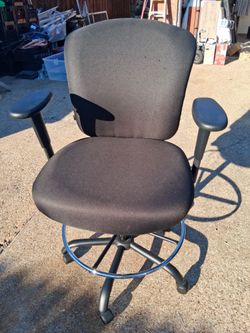Heavy Duty Fabric Work Stool/Taburete Resistente de Trabajo de Tela