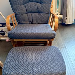 Comfortable Glider Rocking Chair with Ottoman