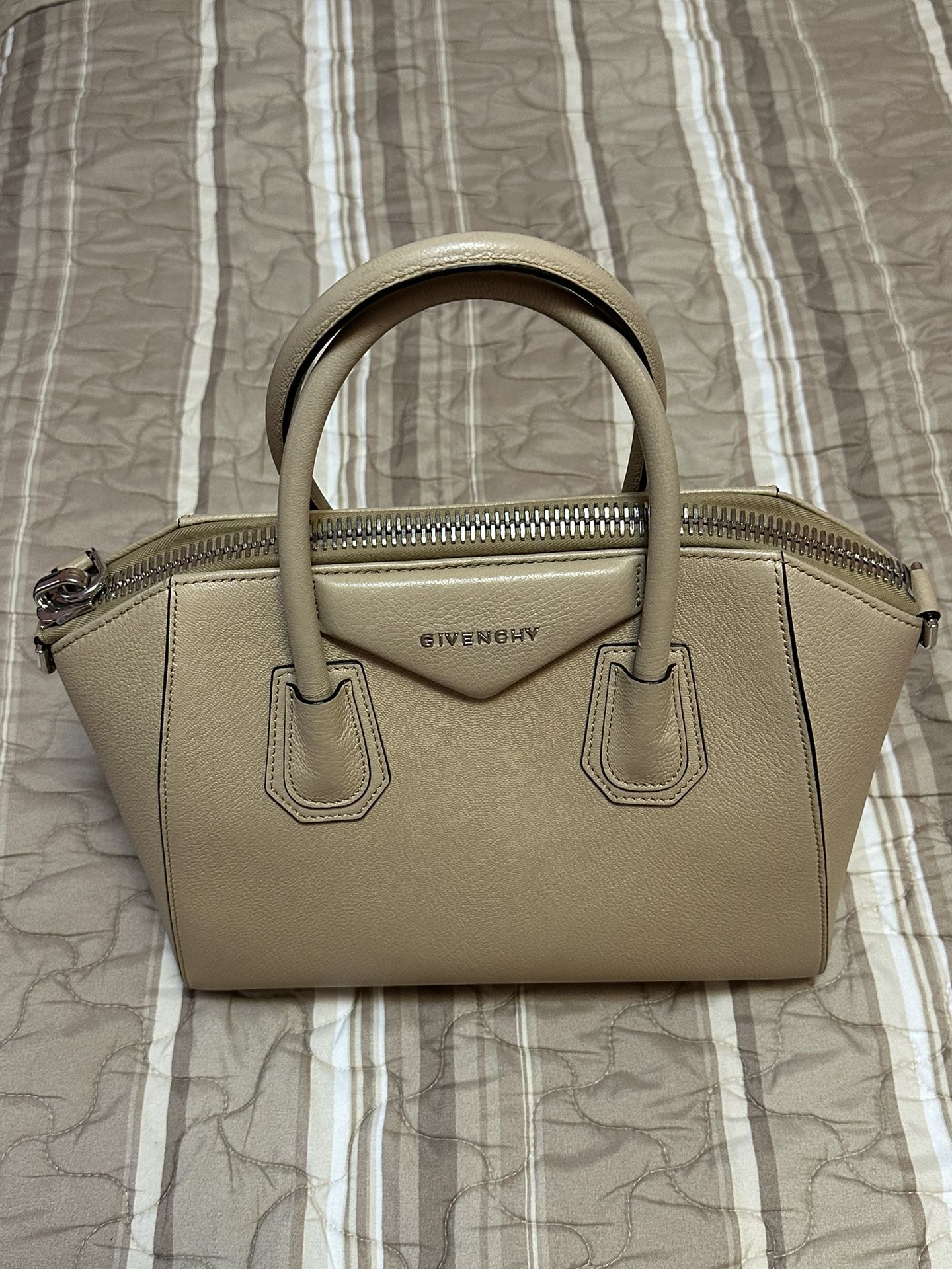 Givenchy medium Antigona handbag Givenchy women’s purse