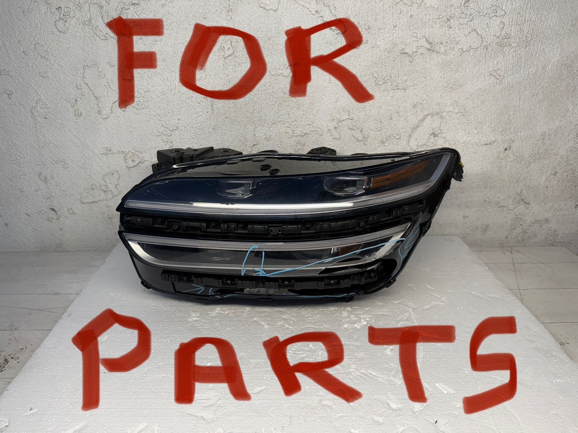2022 2024 HYUNDAI GENESIS GV70 LEFT SIDE HEADLIGHT OEM PARTS