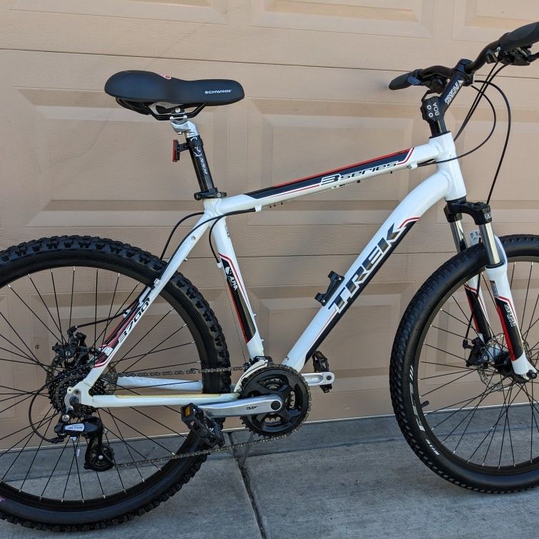 Trek 3 series 3700 mountain on sale bike