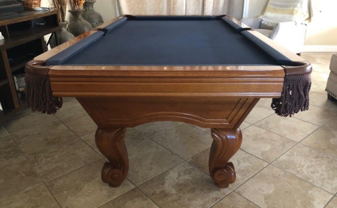 8' Imperial pool table, flawless Cond, Includes New Felt Any Color And Delivery Set Up 