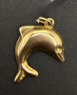 Gold Dolphin Pendant 