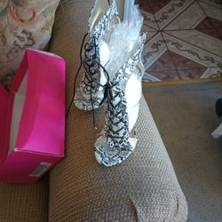 Shoedazzle heels 