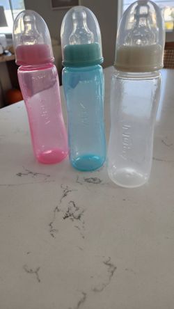 Brand New baby bottle ( 8 oz)