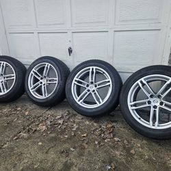 Perfect Condition Porsche Macan Wheels And Tires.