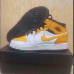 Nike Air Jordan 1 Mid White University Gold Black size 6Y/7.5 Womens Brand New