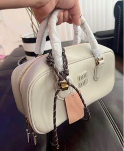 Creme purse 👜
