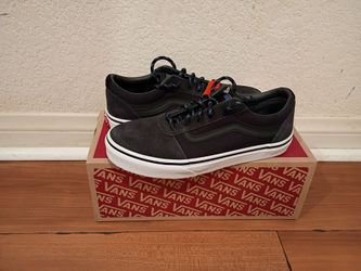 Vans multiple sizes read below