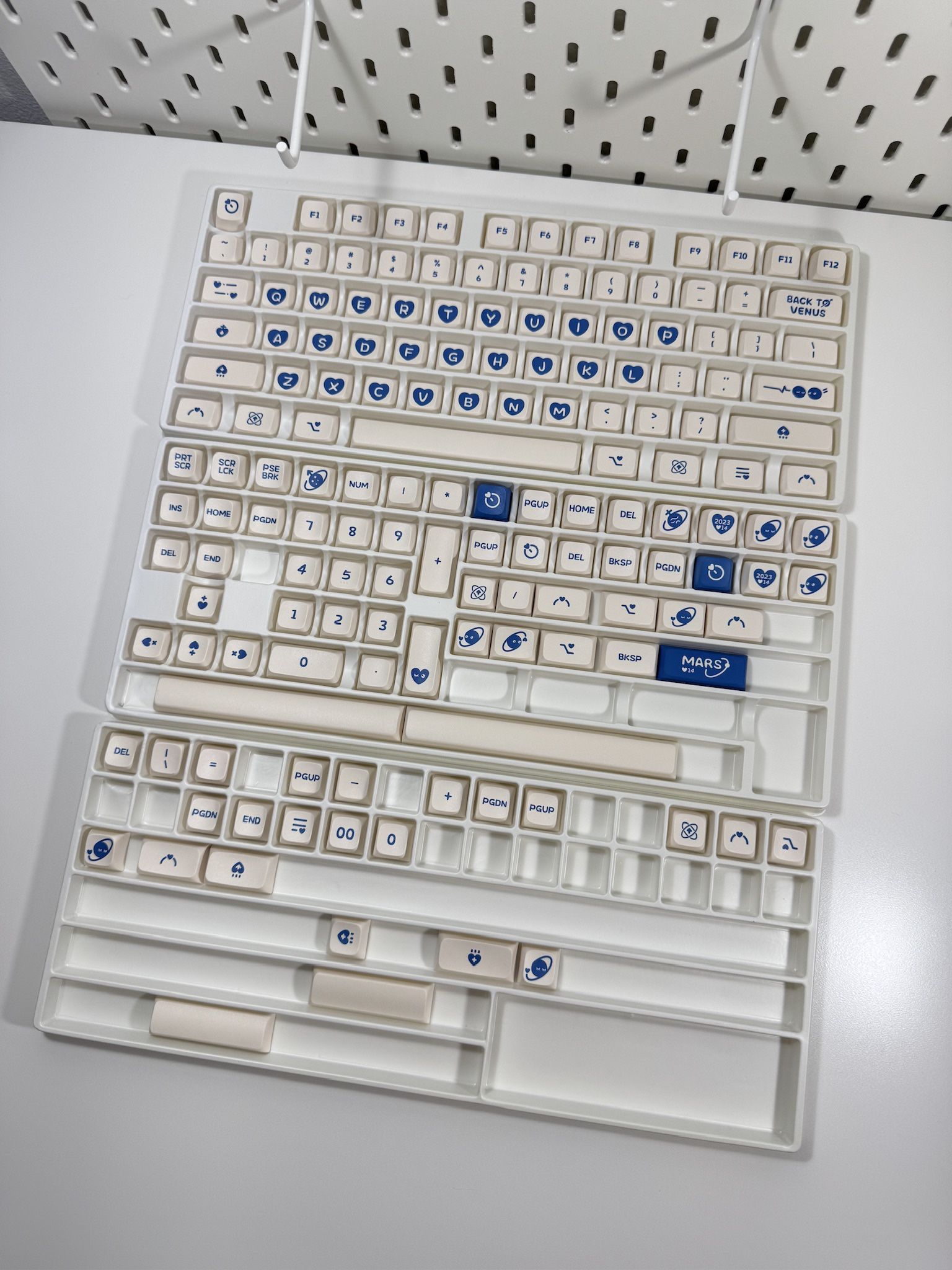 Cosmic Hearts: Venus And Mars