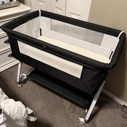 Bassinet and Sheets 