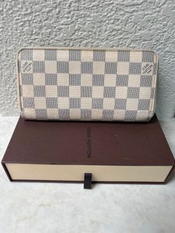 Authentic Louis Vuitton Zippy wallet