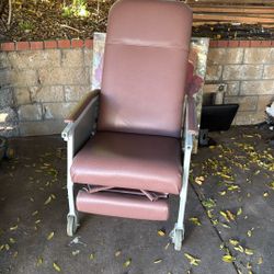 Chair/ Geri Chair Like New , reclines w Tray/ 50 G Fish Tank /3x3 Flowers Canvas