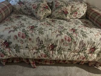Free Day Bed in perfect condition
