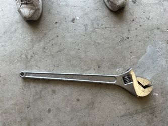 Hydrant wrench