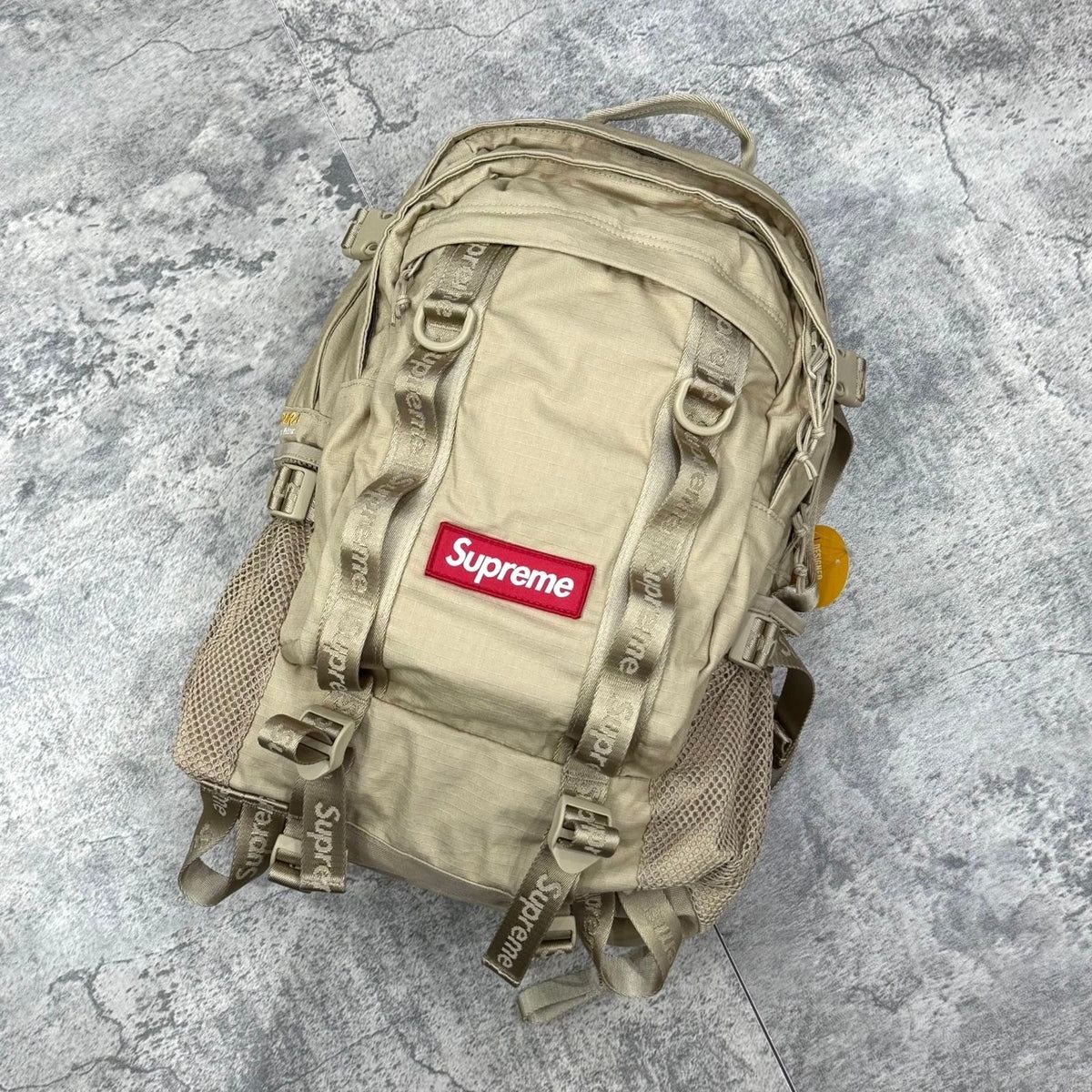 Supreme Logo Backpack SS26 black - Tan